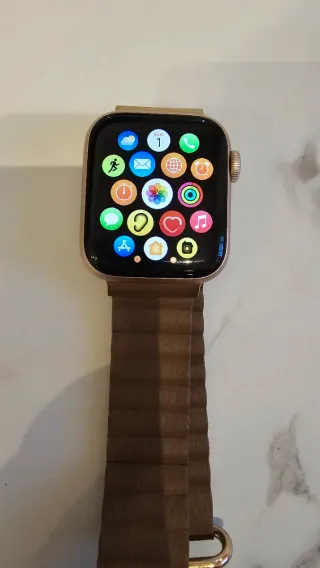 Apple Watch SE 4 Oro y Rosa + 4 Correas