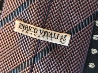 Traje Dustin azul y negro T.54