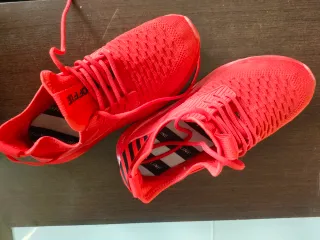 Zapatilla deportiva TENTH roja