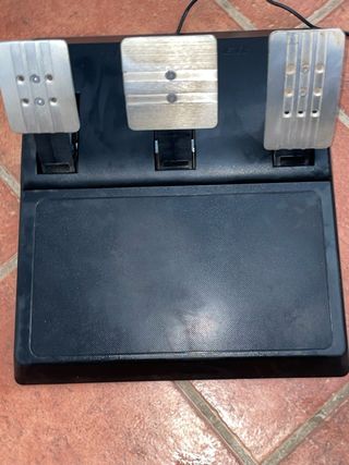 Thrustmaster T300RS Volante y Pedales