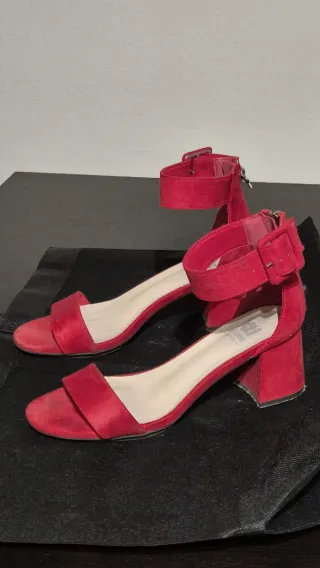 Sandalias rojas de vestir con tacón