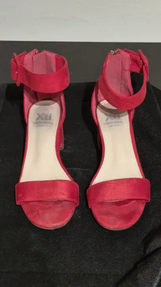 Sandalias rojas de vestir con tacón