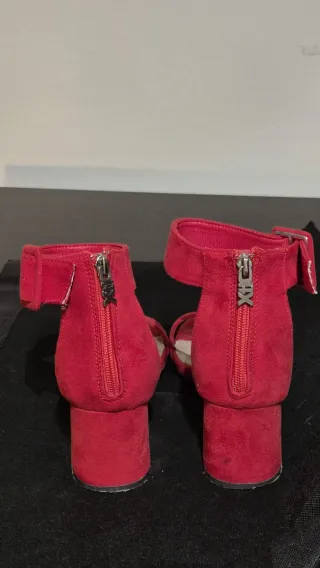 Sandalias rojas de vestir con tacón