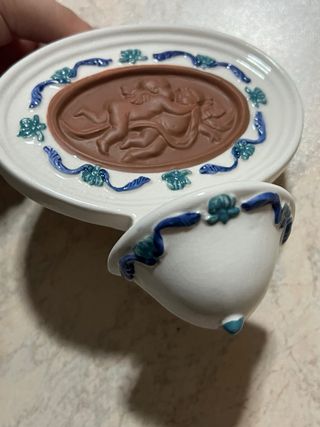 Acquasantiera in porcellana fine con angeli