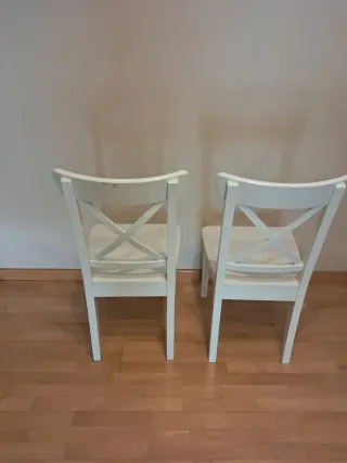 Mesa comedor y 2 sillas madera