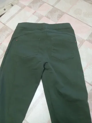 Pantalón verde caqui