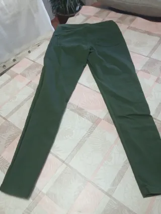 Pantalón verde caqui