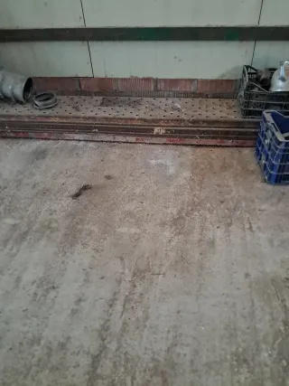 Andamio metálico amarillo