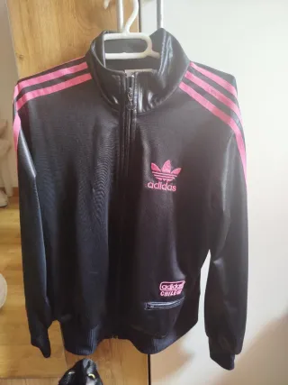 Chaqueta Adidas Chile 62 Negra y Rosa