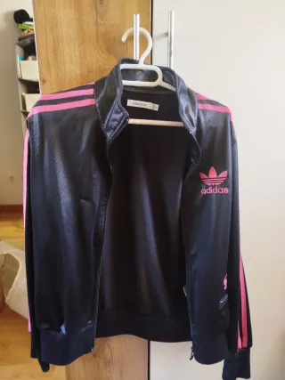 Chaqueta Adidas Chile 62 Negra y Rosa