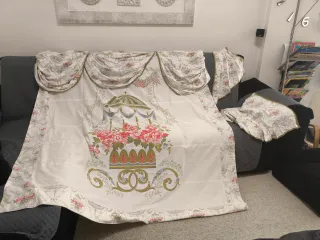 Cortinas decorativas con estampado floral