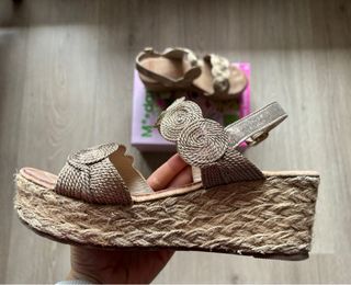 Sandalias doradas con de cuña esparto casi nuevas