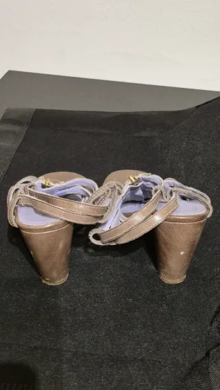 Sandalias de piel con cremallera