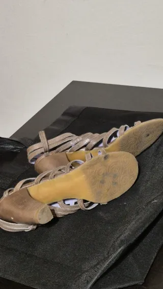 Sandalias de piel con cremallera