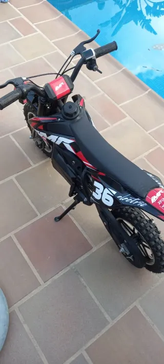 Moto IMR infantil negra y roja