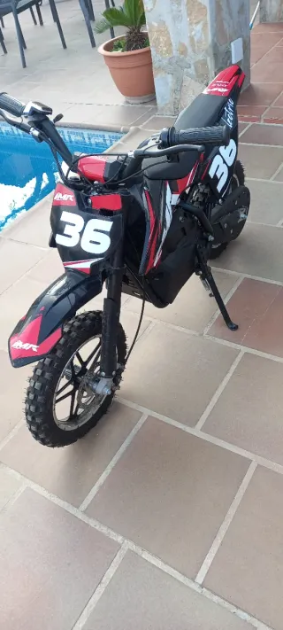 Moto IMR infantil negra y roja