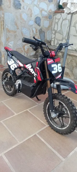 Moto IMR infantil negra y roja