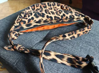 Bolso Nylon Estampado Leopardo.29 cm ancho,13 alto