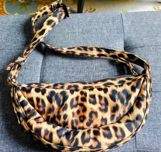 Bolso Nylon Estampado Leopardo.29 cm ancho,13 alto