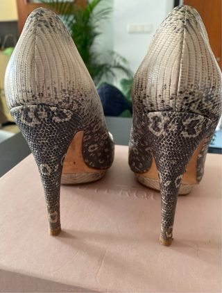 Zapatos Uterqüe piel estampado serpiente peep toe