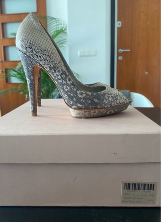 Zapatos Uterqüe piel estampado serpiente peep toe