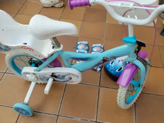 Bicicleta Frozen niña + Casco y Rodilleras