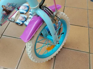 Bicicleta Frozen niña + Casco y Rodilleras