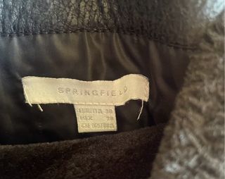 Abrigo negro con capucha y pelo