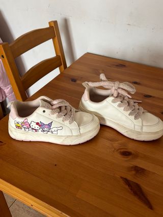 Bambas blancas con cordones rosas