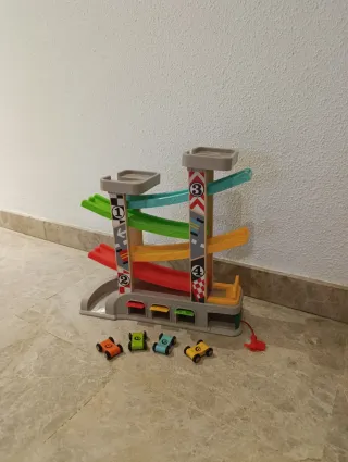 Garaje de coches de juguete