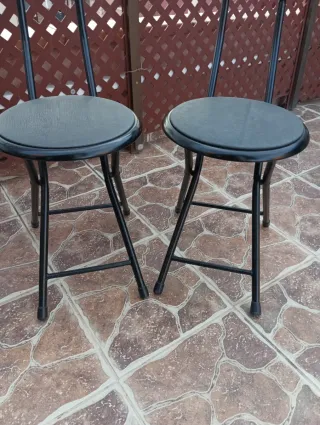 2 Taburetes con respaldo