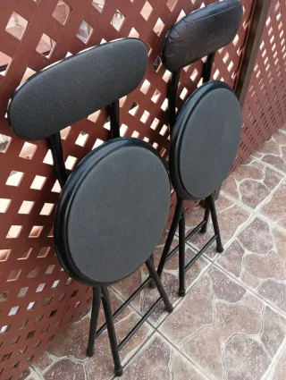 2 Taburetes con respaldo