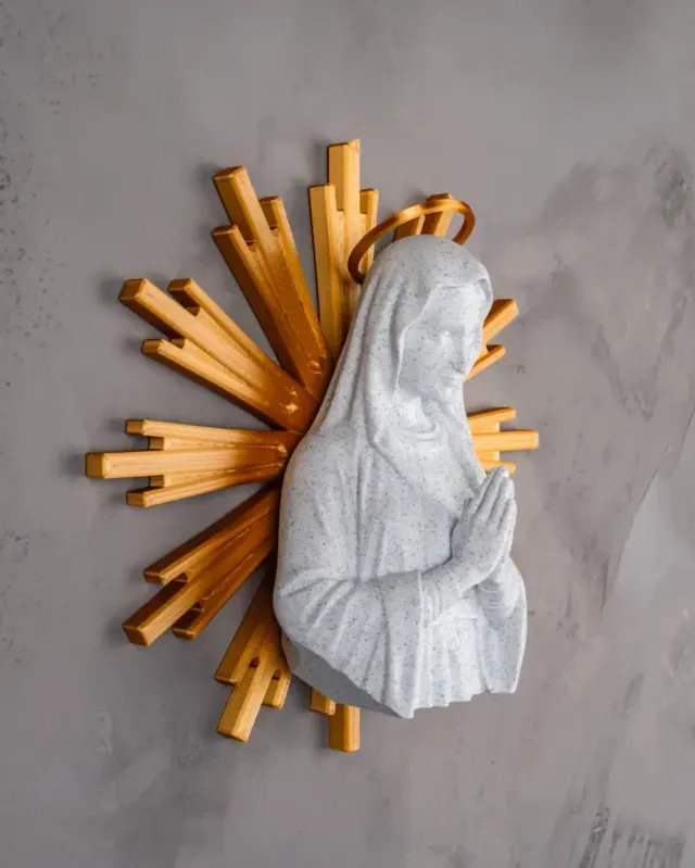 Virgen Color Mármol y Dorado impreso 3d.