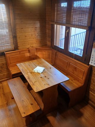 Banco de esquina de cocina con mesa