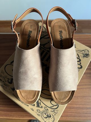 Sandalias Refresh plataforma ante taupe mujer