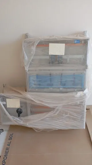 CAJA CUADRO DE LUZ PARA 4 CONTADORES