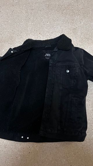 Chaqueta vaquera negra Zara