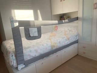 Barrera de cama infantil gris