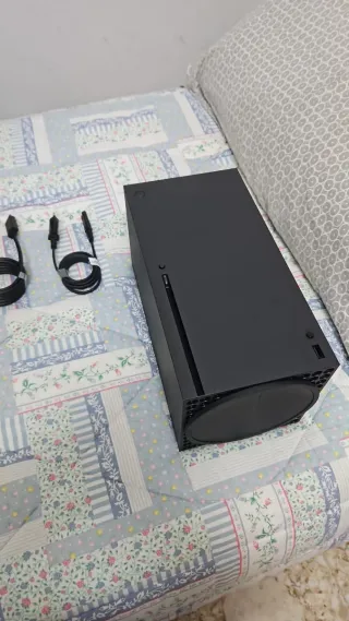 Xbox Series X + Controller