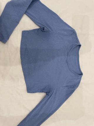 Top azul claro crop manga larga