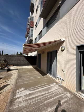 Toldo eléctrico con arcón. Urge venta. Negociable