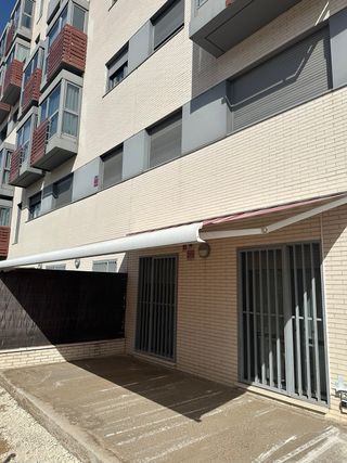 Toldo eléctrico con arcón. Urge venta. Negociable