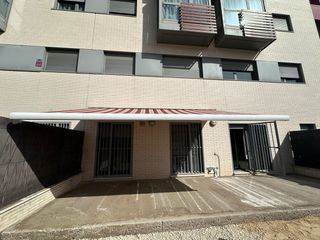 Toldo eléctrico con arcón. Urge venta. Negociable