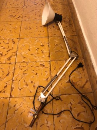 Lámpara flexo de metal y plástico