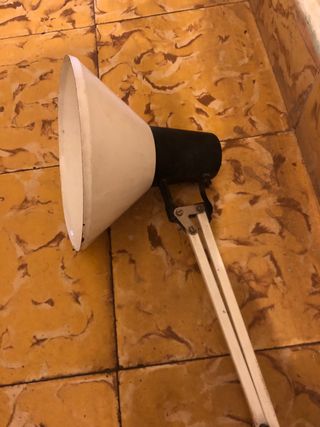 Lámpara flexo de metal y plástico