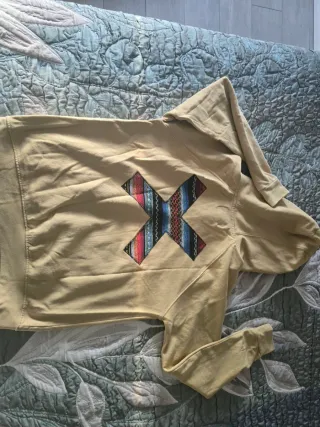 Sudadera con capucha y parche X