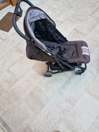 2 Passeggini per neonati, uno con seggiolino