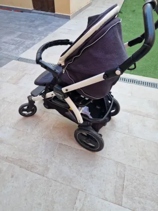 2 Passeggini per neonati, uno con seggiolino