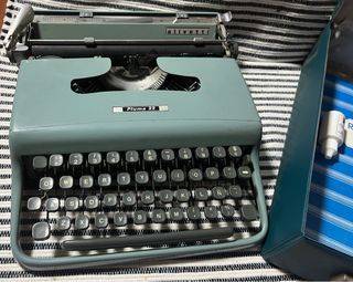 Máquina de escribir Olivetti Pluma 22