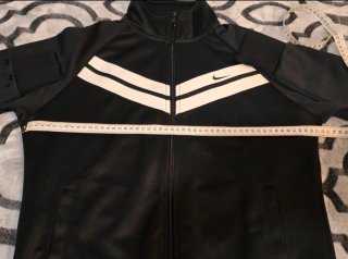 Sudadera Nike Negra con Rayas Blancas